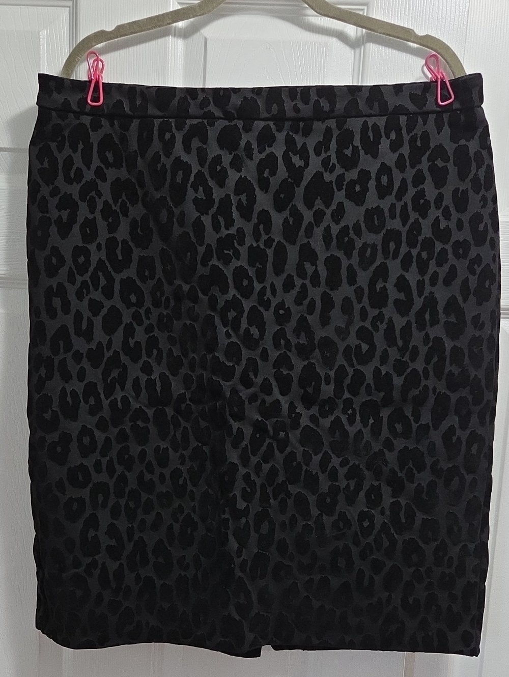 Ann Taylor Black Velvet Leopard Spotted Pencil Skirt